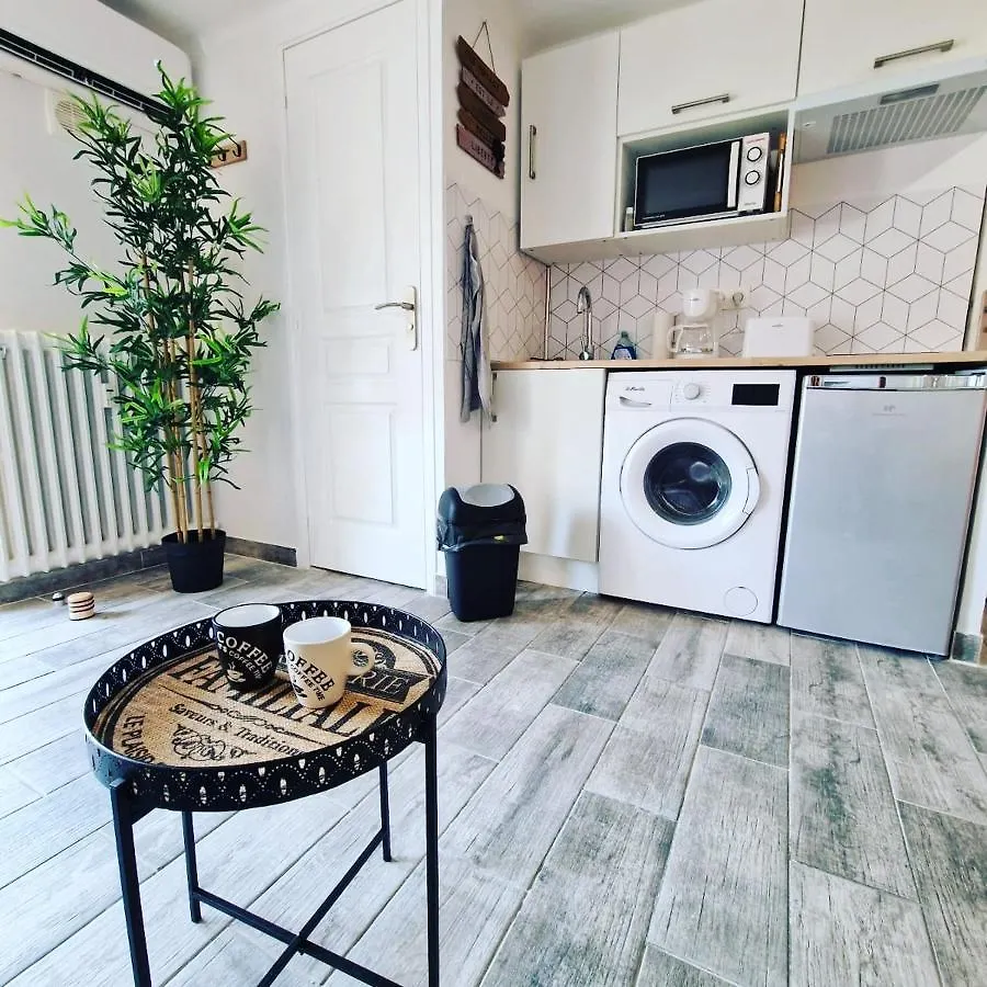 Studio Sunset Apartment Sausset-les-Pins 0*,  France
